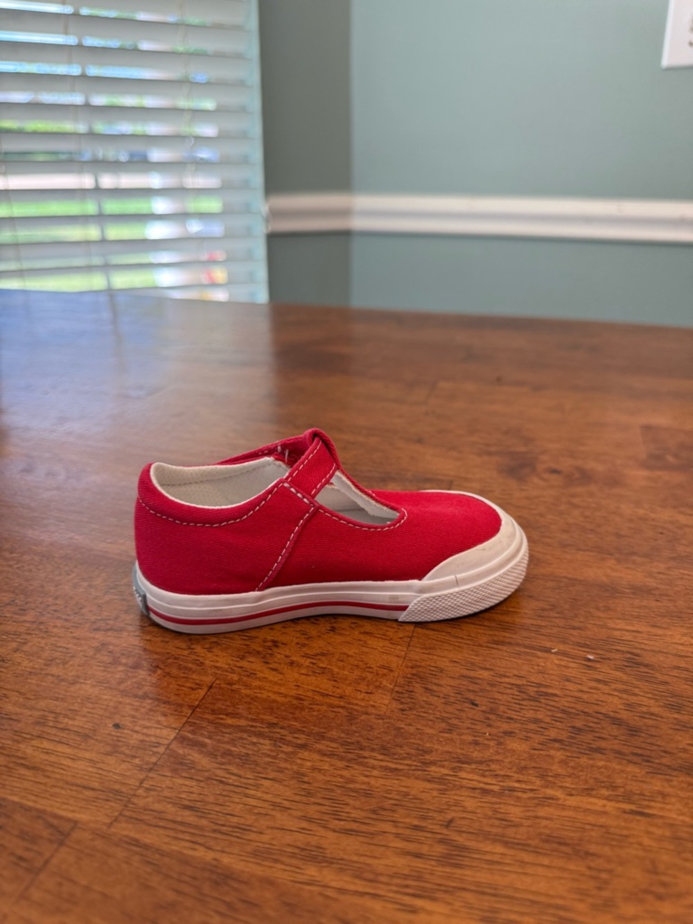 FootMates Drew Red Canvas T-Strap Mary Jane Sneakers 5 EUC - Picture 2 of 11
